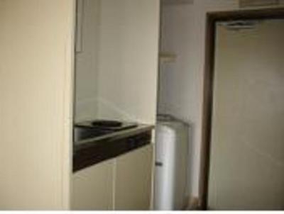 Kitchen. 1-neck is settled stove installation