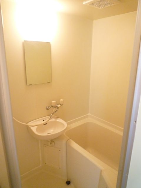 Bath. It is a bath with cleanliness. It is stuck slowly