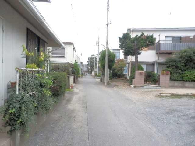 Local photos, including front road. Local (10 May 2013) Shooting