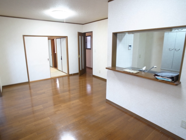 Living and room. Spread of living