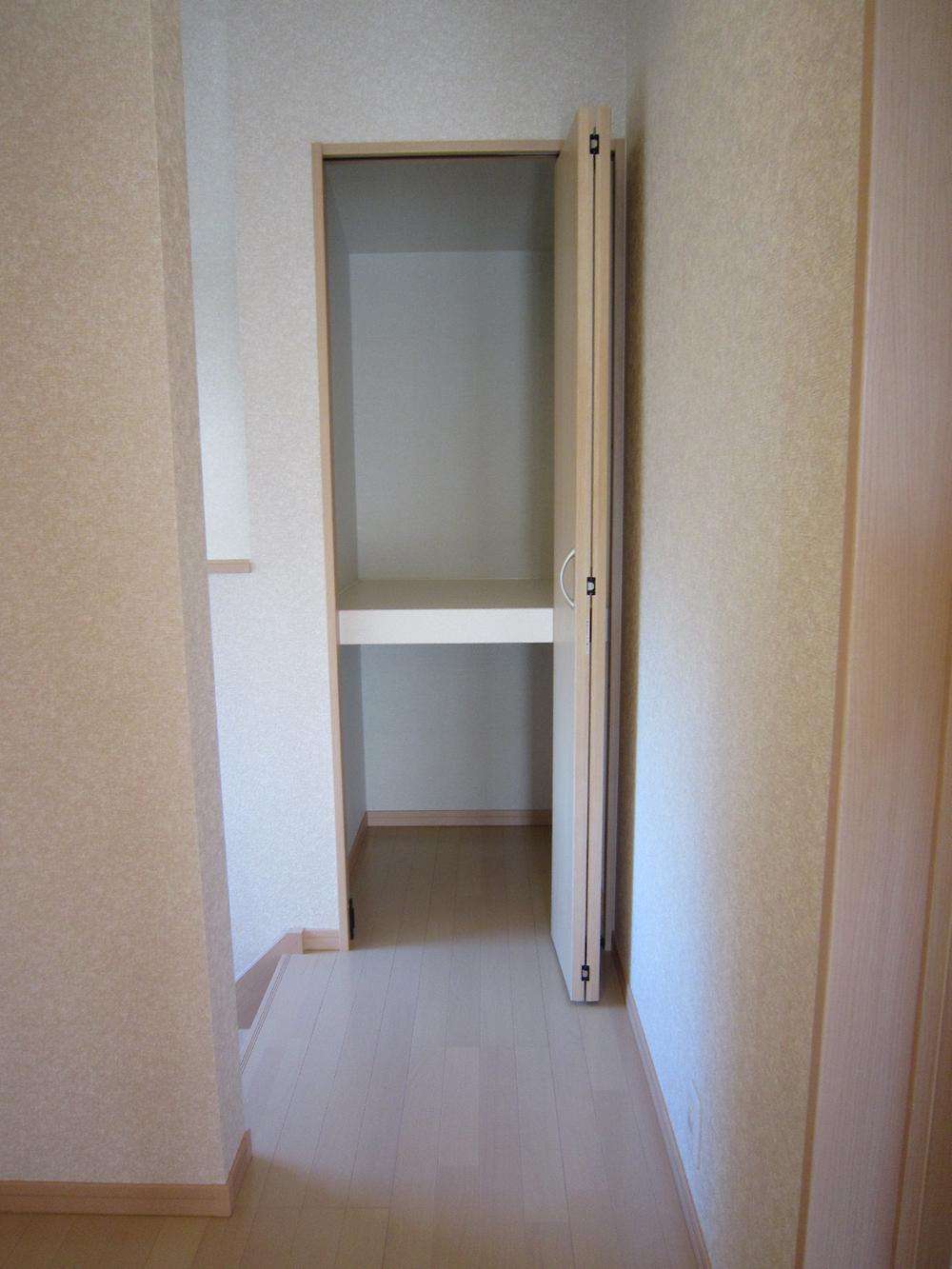 Other introspection. 2F corridor storage