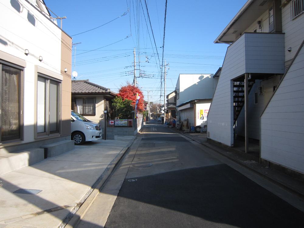 Local photos, including front road. Frontal road