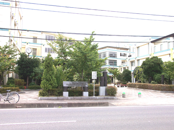 Junior high school. Haruno 530m until junior high school (junior high school)