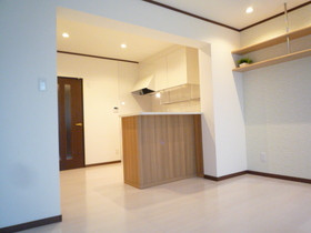 Living and room. Bright south-facing living 12 quires