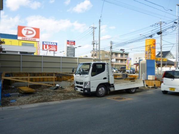 Local photos, including front road. Local (11 May 2013) Shooting