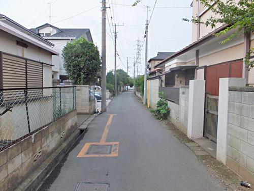 Local photos, including front road. The current site (October 2013) Shooting