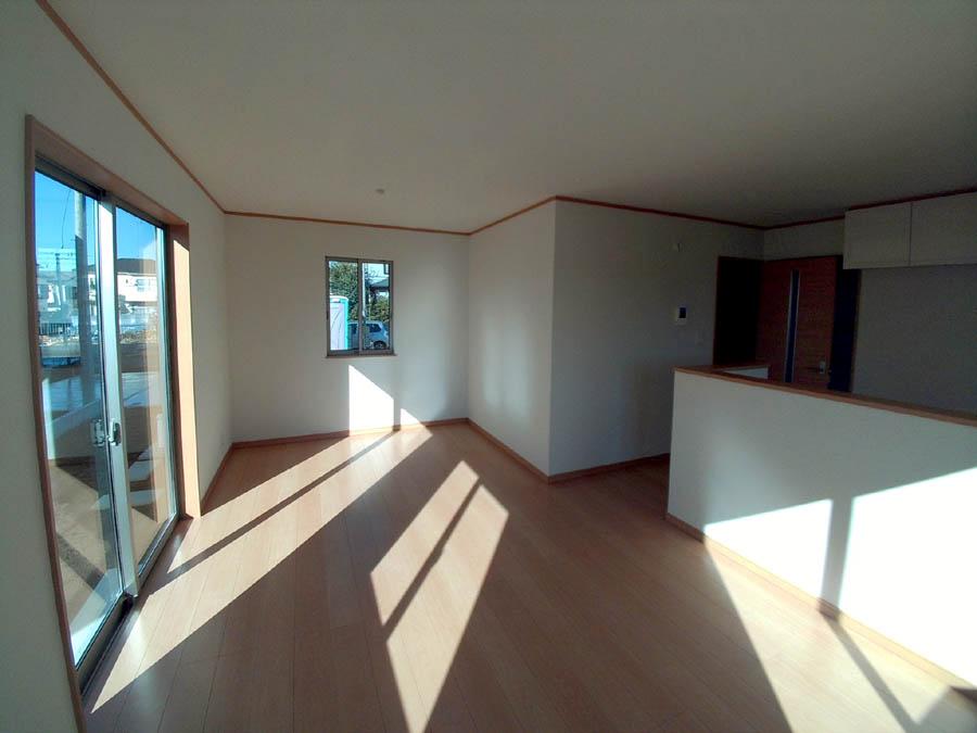 Living. Was building completed. Such as the actual image from per yang, We have to wait all the time so you can see directly.