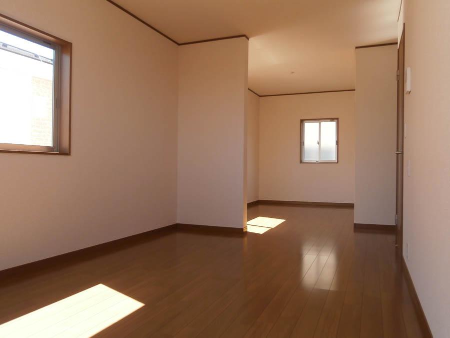 Living. Was building completed. Such as the actual image from per yang, We have to wait all the time so you can see directly. 