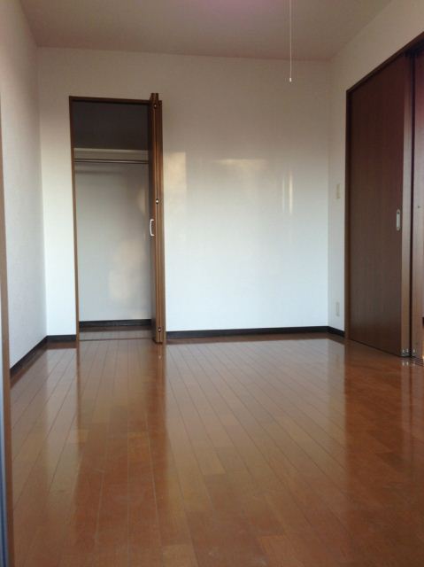 Living and room. Open can be the door to fully open