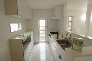 Kitchen. Indoor (September 2013) shooting clean Lady standard equipment Stainless steel cabinet adopted A long period of time can be maintained in a clean stainless unique