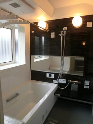 Bathroom. Room (August 2013) Shooting TOTO made bathroom Thermos bathtub Hot Karari floor (on the floor friendly feet in the thermal insulation effect) adopted.  . Bathroom same specifications Photos