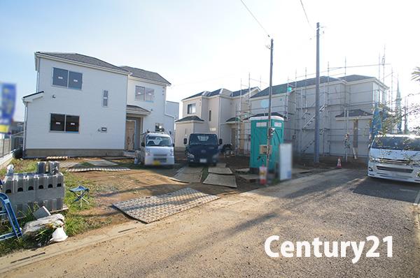 Local photos, including front road. 12 / 5 shooting