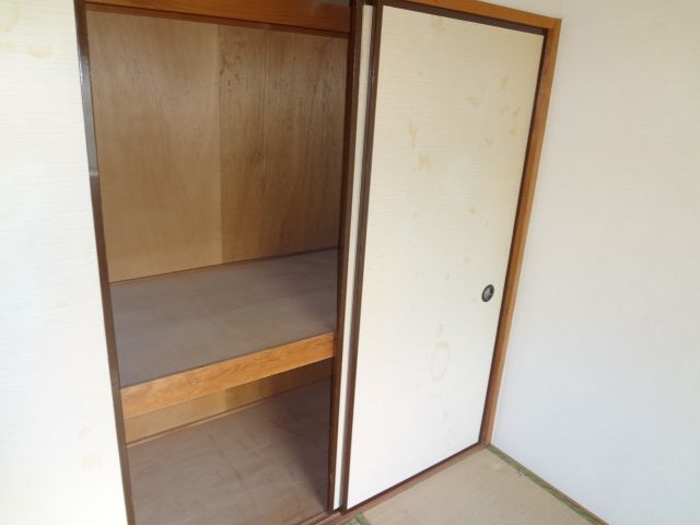 Receipt. Plenty of storage.