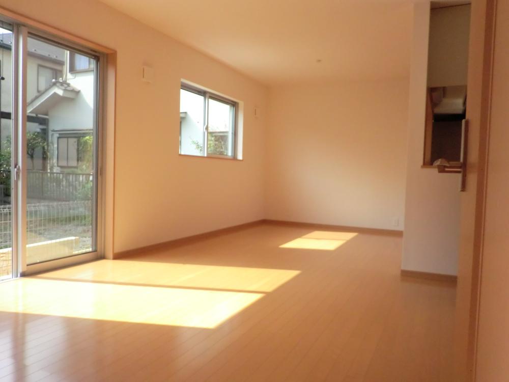 Same specifications photos (living). Same specifications