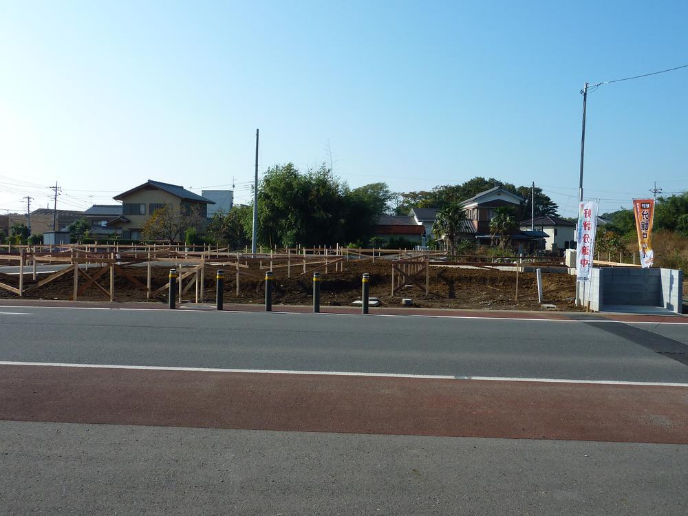 Local photos, including front road. Local (12 May 2013) Shooting