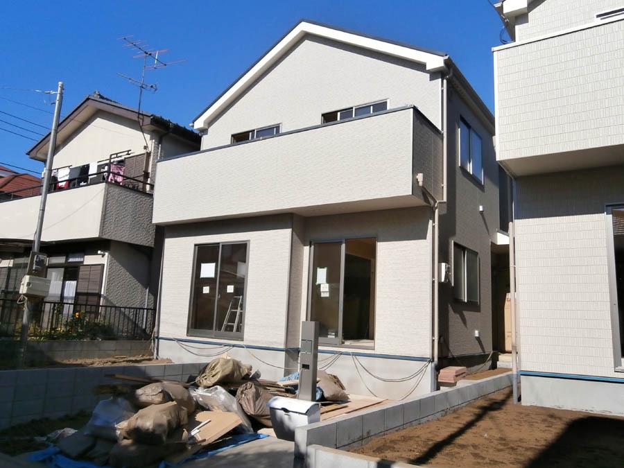 Local photos, including front road. C Building Was building completed. Such as the actual image from per yang, We have to wait all the time so you can see directly. 