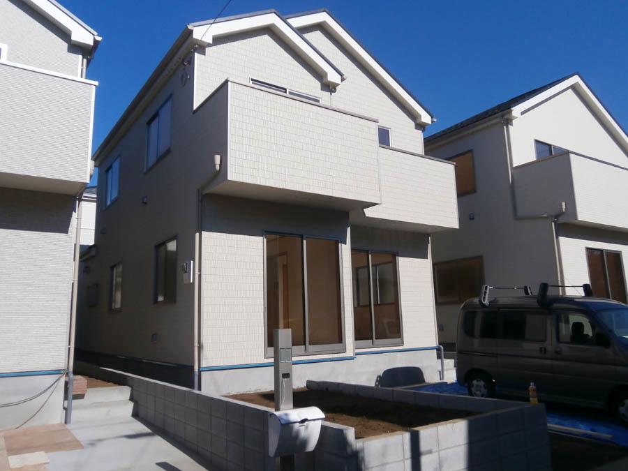 Local photos, including front road. D Building Was building completed. Such as the actual image from per yang, We have to wait all the time so you can see directly. 