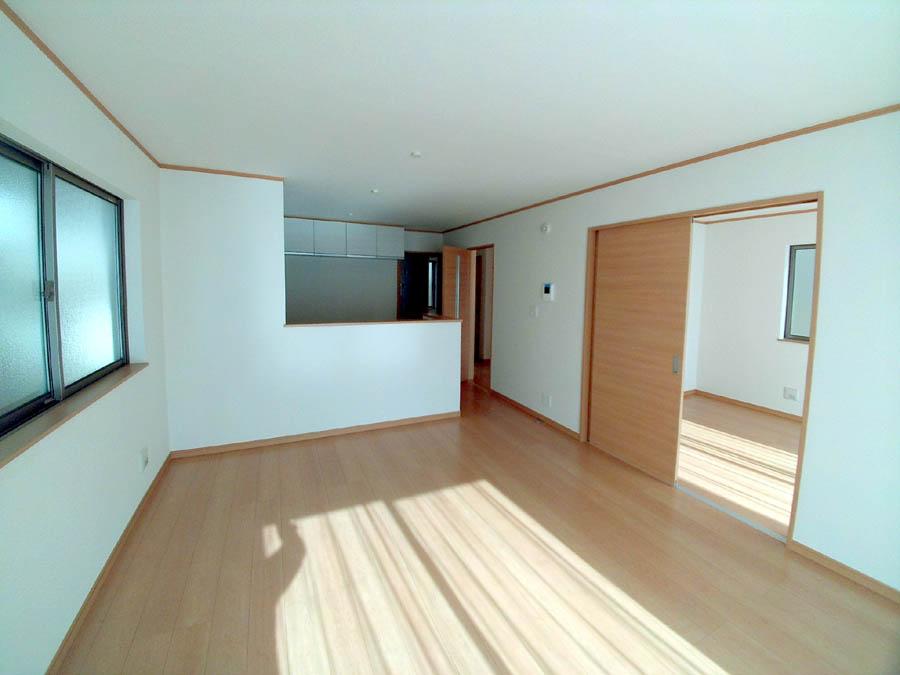 Living. Was building completed. Such as the actual image from per yang, We have to wait all the time so you can see directly. 