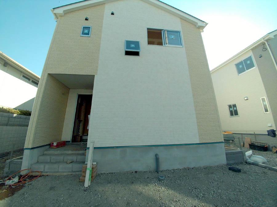 Local photos, including front road. 4 Building We offer the same use the finished model house of this property. Please feel free to contact us. 