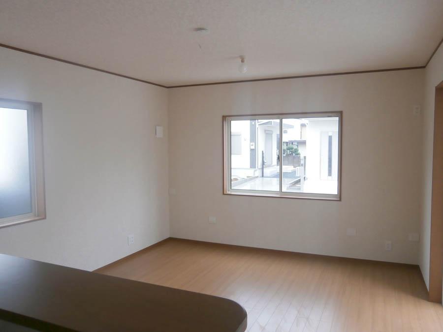 Living. Was building completed. Such as the actual image from per yang, We have to wait all the time so you can see directly. 