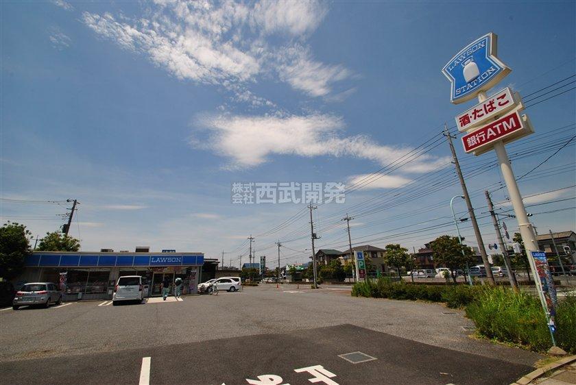 Convenience store. 600m to Lawson