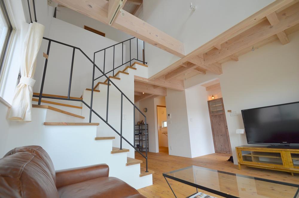 Living. Living spacious (^^) v