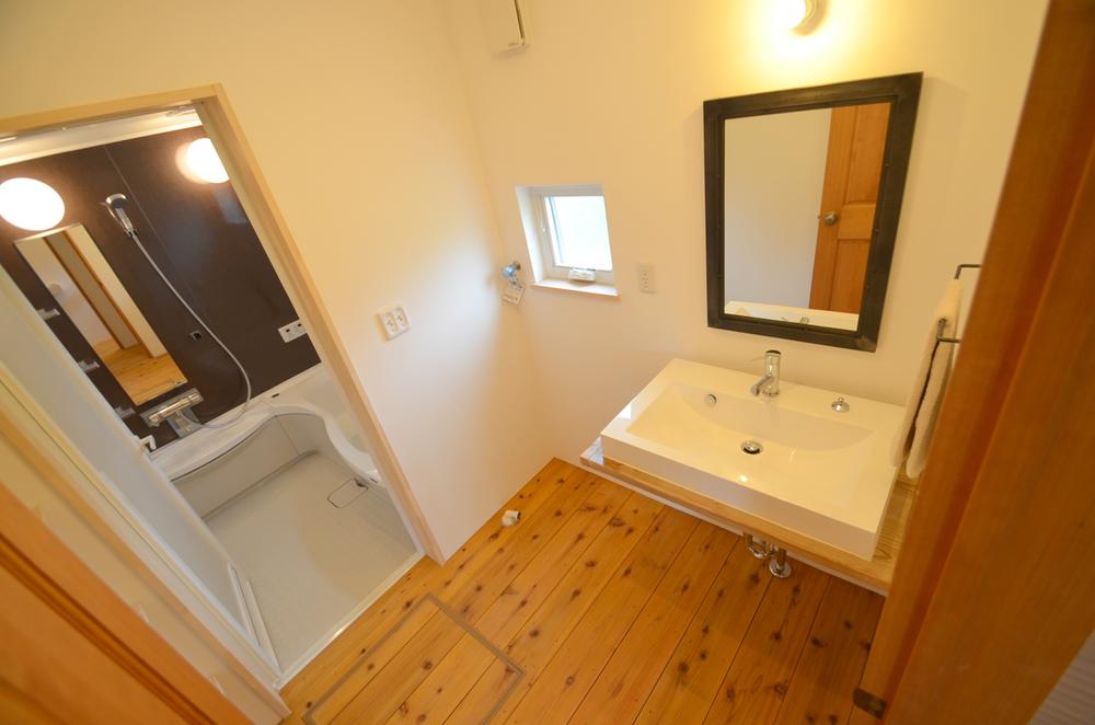 Wash basin, toilet. Indoor (July 2013) Shooting