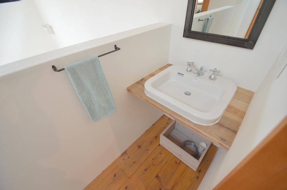 Wash basin, toilet. Indoor (July 2013) Shooting