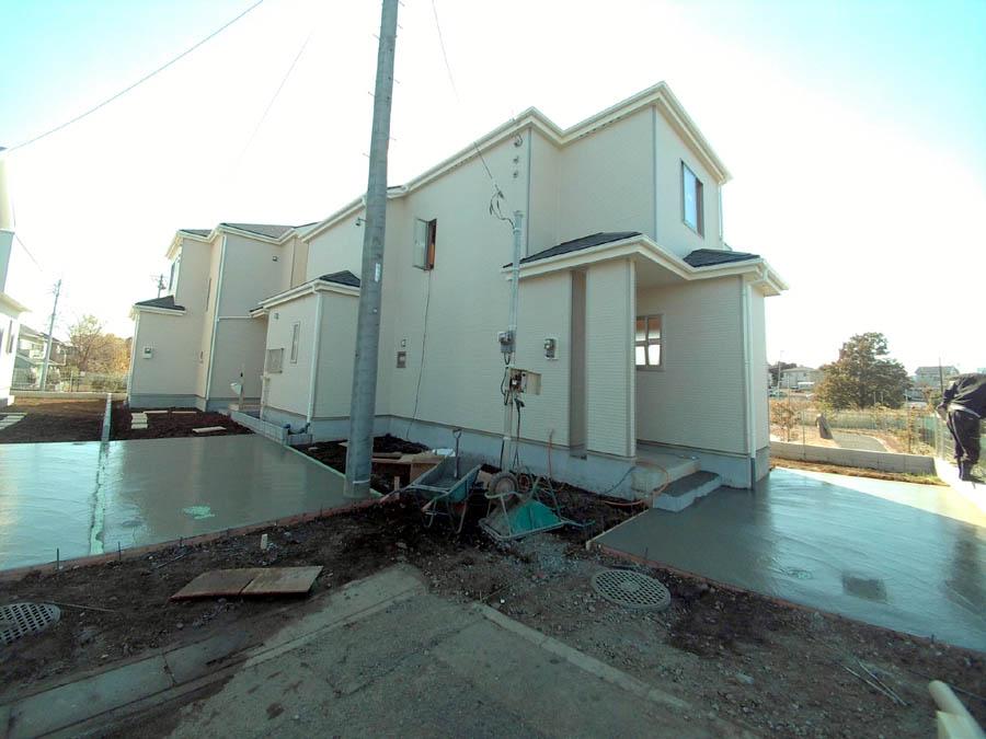 Local photos, including front road. Was building completed. Such as the actual image from per yang, We have to wait all the time so you can see directly.