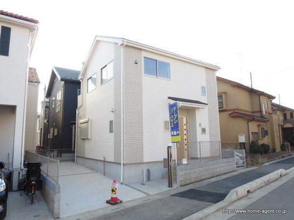 Local appearance photo. It is detached in the popularity of readjustment land