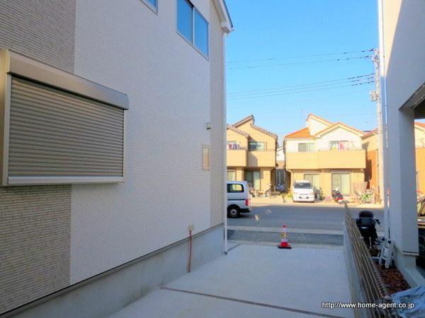 Local photos, including front road. Around it is also often a new home