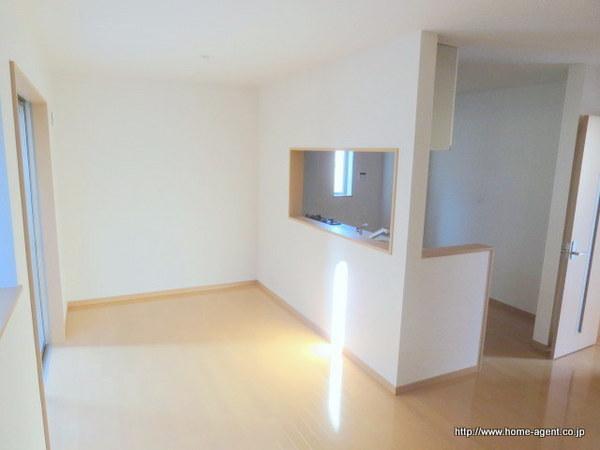 Living. Spacious living room