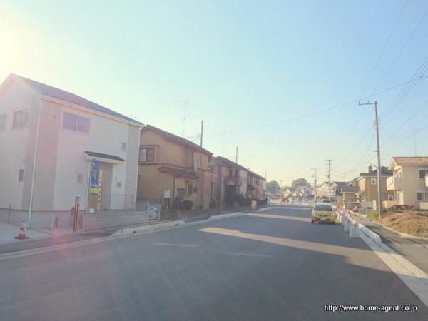 Local photos, including front road. Contact us please feel free to