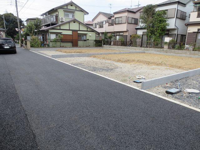 Local photos, including front road. Local (10 May 2013) Shooting