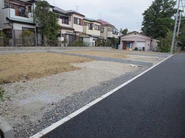 Local photos, including front road. Local (10 May 2013) Shooting