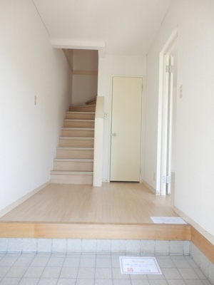 Entrance. ※ 103, Room interior reference photograph