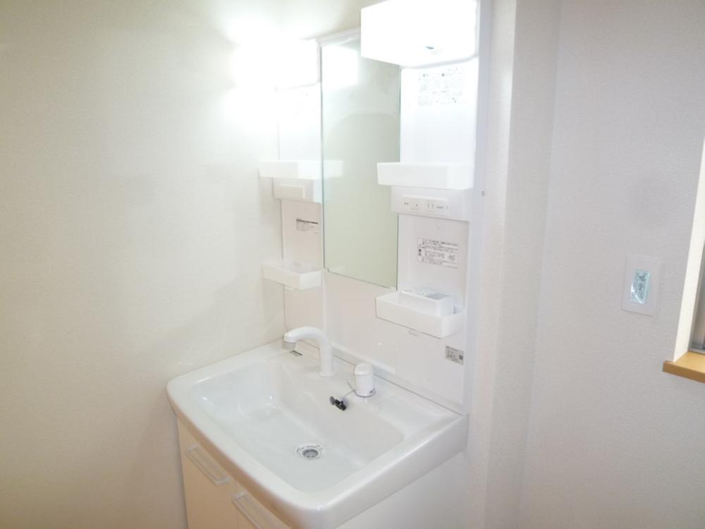 Wash basin, toilet. Shooting date 2013.11.05