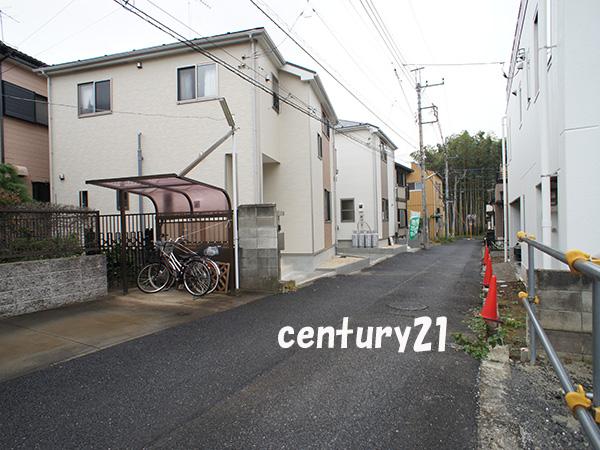 Local photos, including front road. 10 / 24 shooting