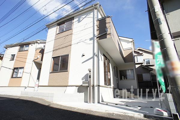 Local appearance photo. Building 2