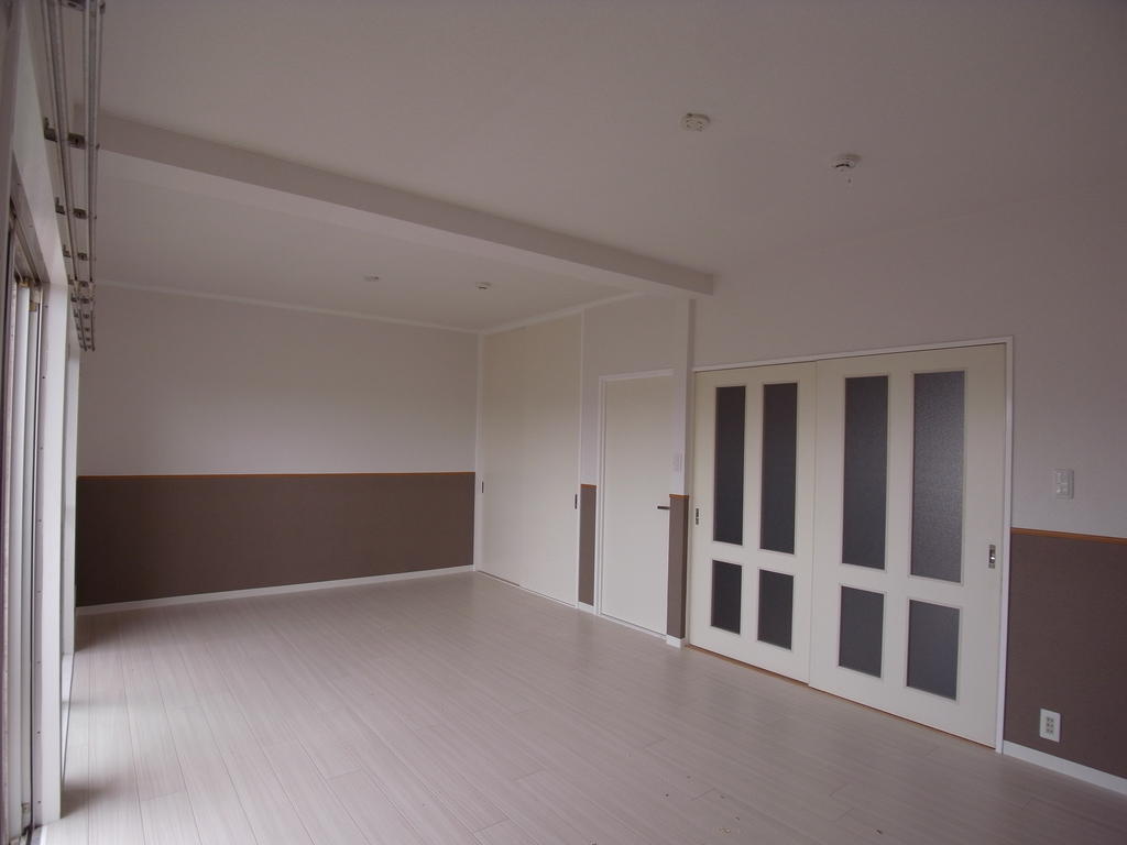 Other room space. Rid of wall between the Western-style 2, It was between 1. 