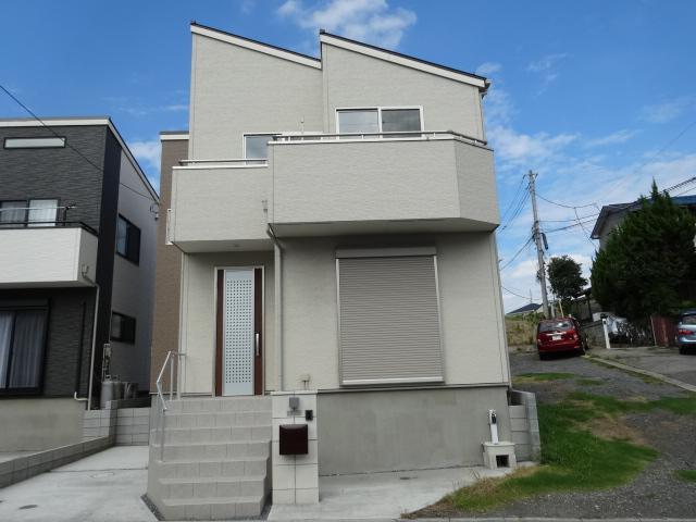 Local appearance photo. South road ☆ In white was the keynote interior, It has become a bright indoor space. ☆ LDK is the whole family can relax in 18 quires large space ☆ Second floor living room is spacious of space by the gradient ceiling ☆ Storage capacity is equipped with a loft also UP