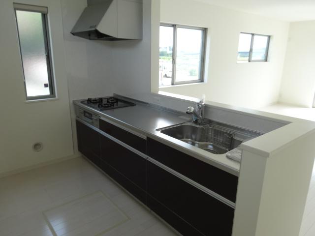 Kitchen. South road ☆ In white was the keynote interior, It has become a bright indoor space. ☆ LDK is the whole family can relax in 18 quires large space ☆ Second floor living room is spacious of space by the gradient ceiling ☆ Storage capacity is equipped with a loft also UP