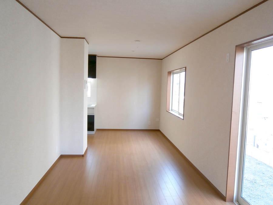 Living. Was building completed. Such as the actual image from per yang, We have to wait all the time so you can see directly.