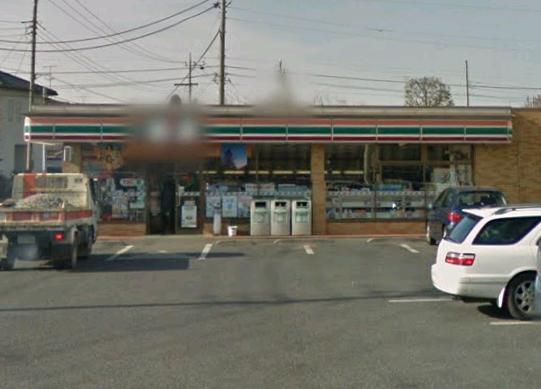 Convenience store. 300m to Seven-Eleven (convenience store)