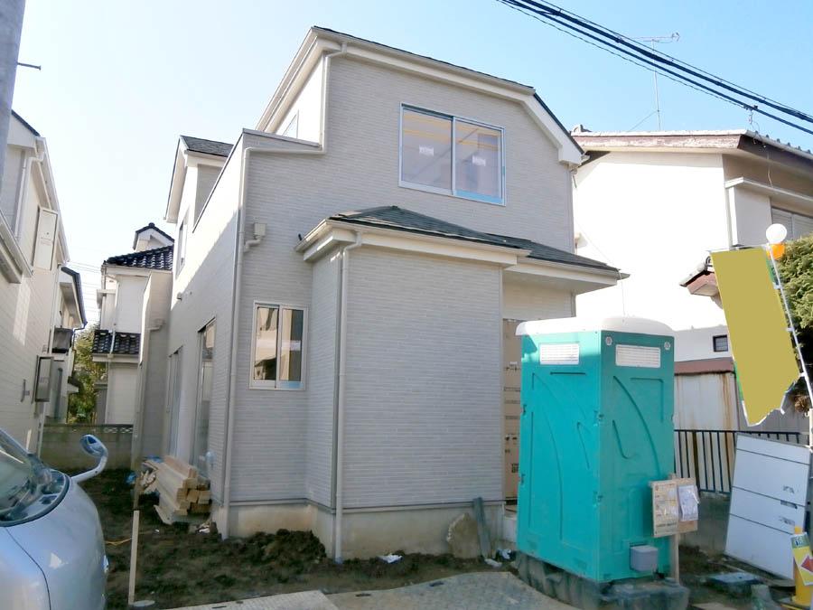 Local photos, including front road. We offer the same use the finished model house of this property. Please feel free to contact us.