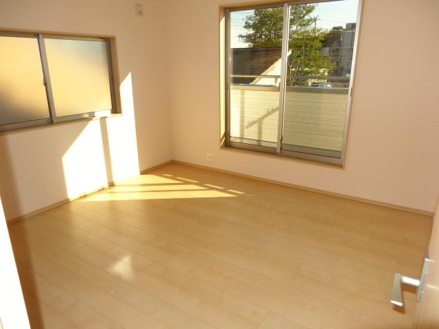 Non-living room. 5 Building Master Bedroom 8 pledge