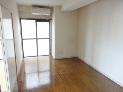 Living and room. Western-style 7 Pledge