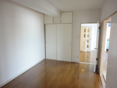 Living and room. Western-style 7 Pledge