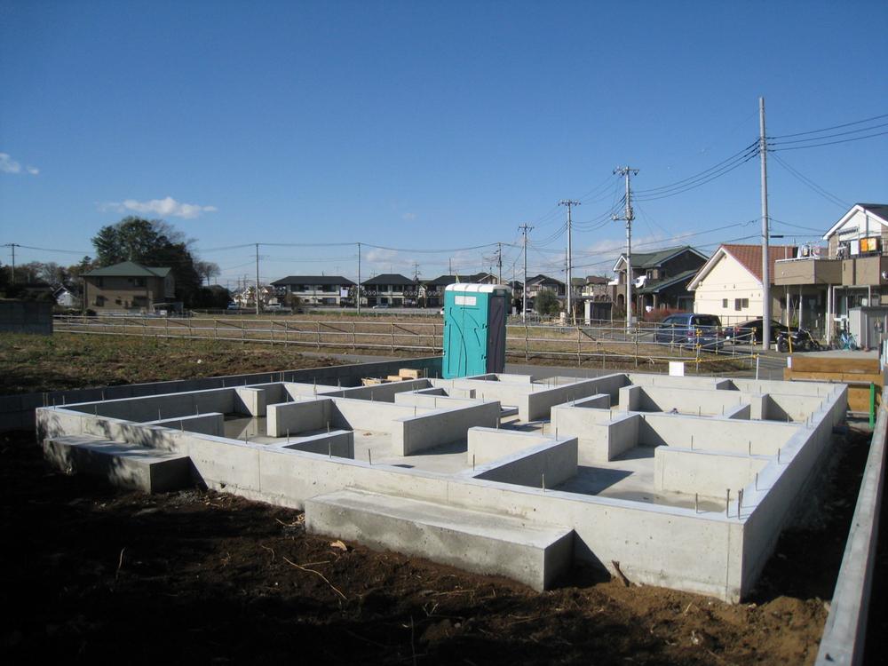 Local appearance photo. Sunny site