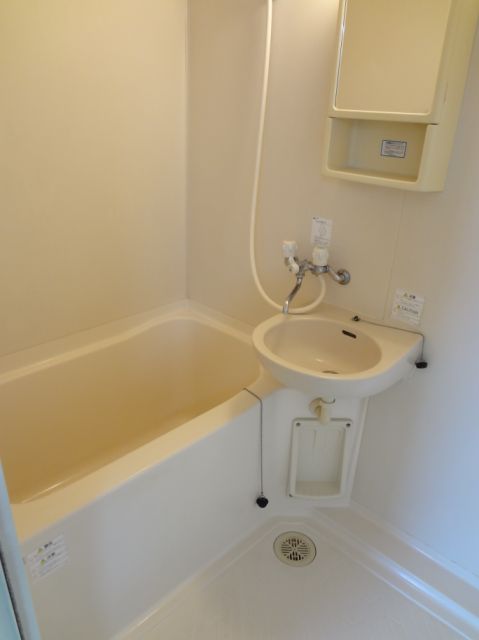 Bath. A beautiful bath! 